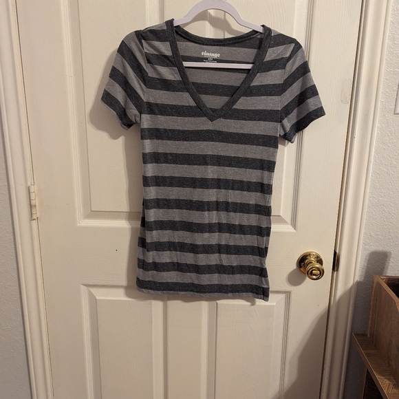 5/$20🩵 Old Navy Vintage Women's Vneck Tshirt - Picture 2 of 8